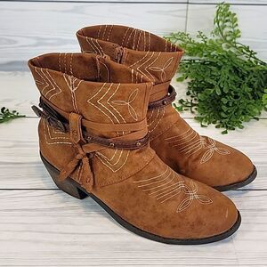 Faded Glory western inspired bootie Size 6